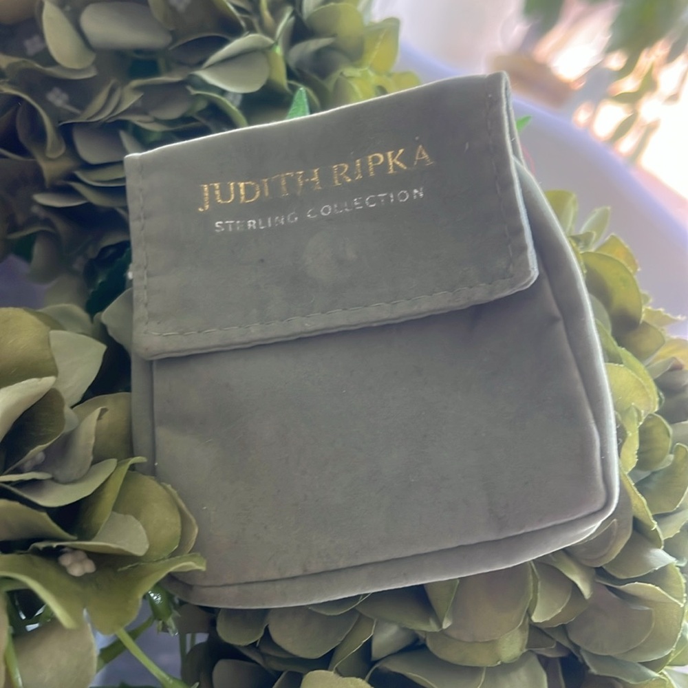 Judith Ripka Green Velvet Jewelry Snap Pouch 4”x 3.25”x.75”